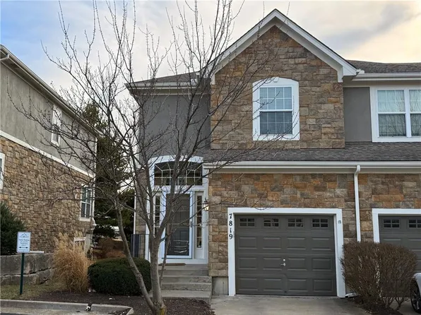7819 W 158th Ct, Overland Park, KS 66223