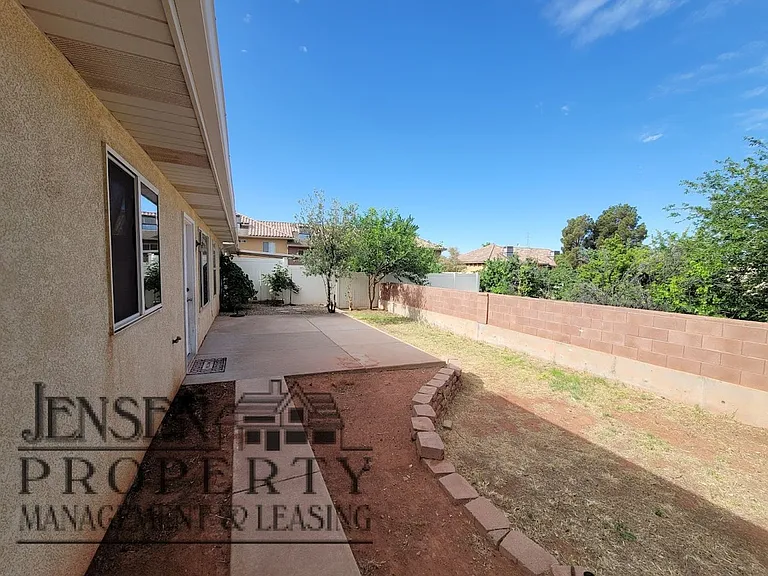 787 N Warm Springs Dr — Photo 9