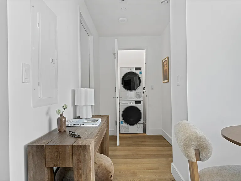 644 E 14th St #1304 — Photo 9