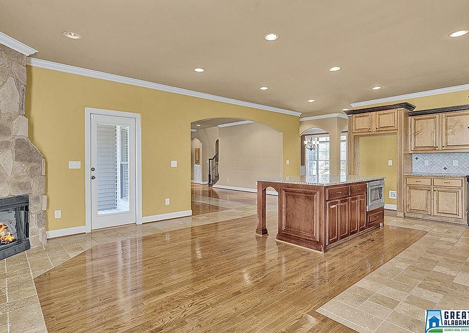 1st image of 117 Wisteria Dr