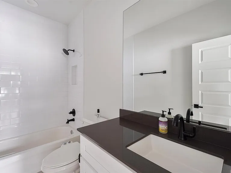 4113 Austin St — Photo 10
