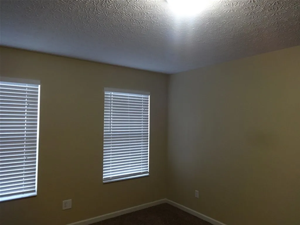 3 bed, 2.5 bath, 1680 sqft, $2,370 — Photo 2