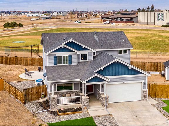 3rd image of 211 Linden Oaks Dr