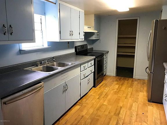 3rd image of 12918 NE 23rd Pl