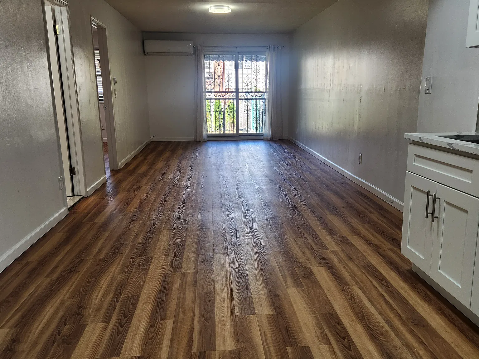 1 bed, 800 sqft, $2,200 — Photo 2