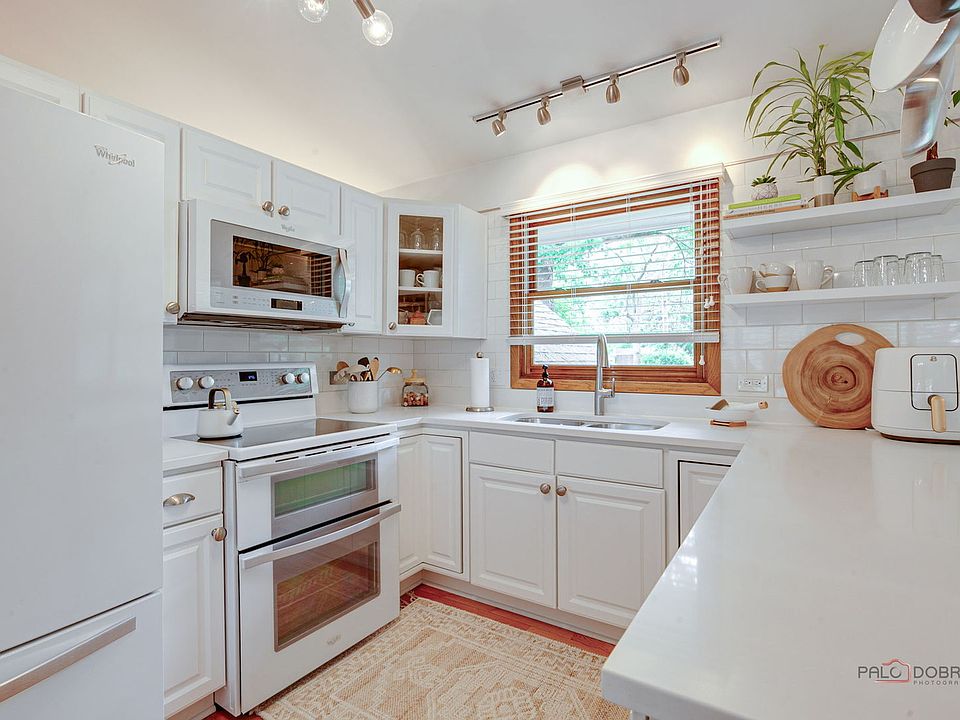 2nd image of 6316 Lake Shore Dr