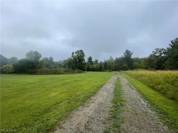 15270 Hart Rd, Montville, OH 44064