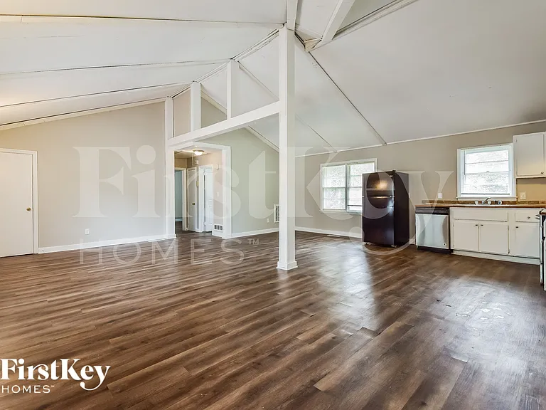 3217 Sandusky Dr — Photo 5