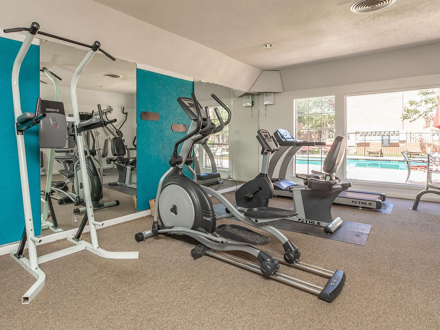 Bel Air Estates — Photo 4