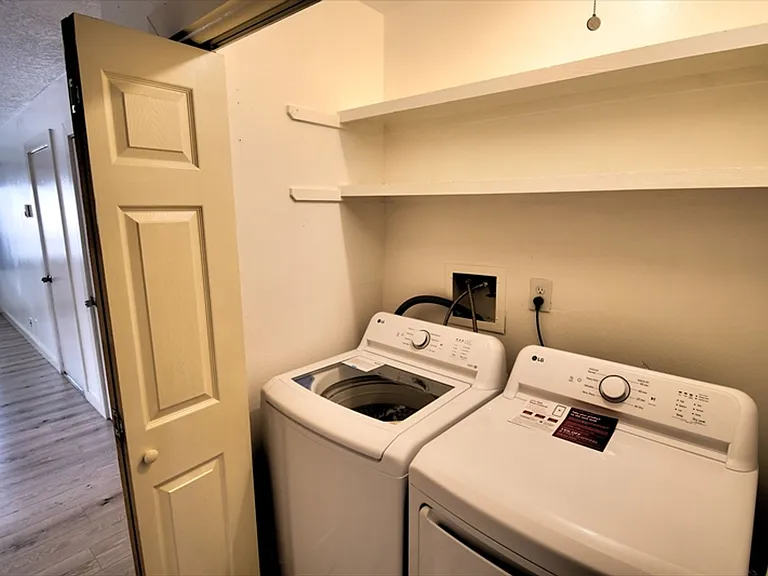521 Nathan St SE — Photo 9
