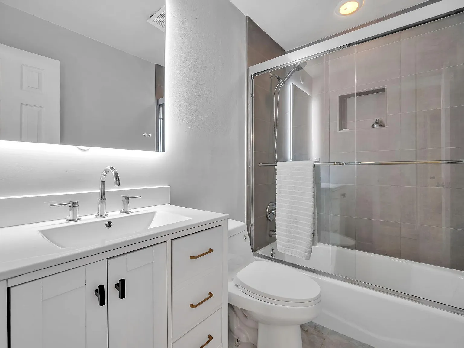4 bed, 4.0 bath, 1645 sqft, $1,629 — Photo 3
