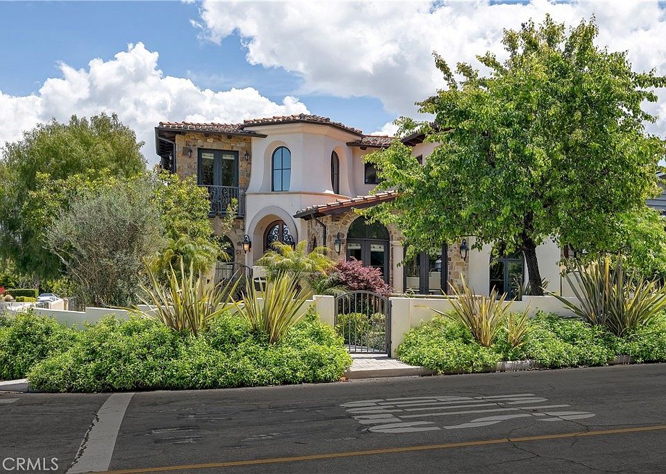 1st image of 718 N Poinsettia Ave