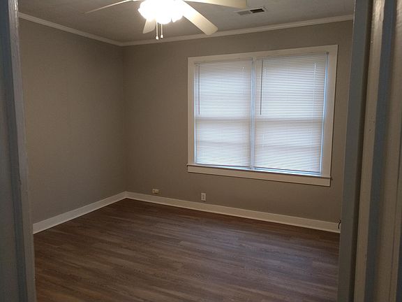 4th image of 101 S Elm St