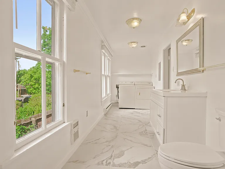 209 N Washington St — Photo 16