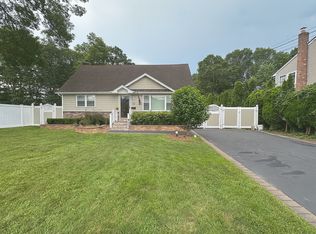 (Undisclosed Address), North Babylon, NY 11703