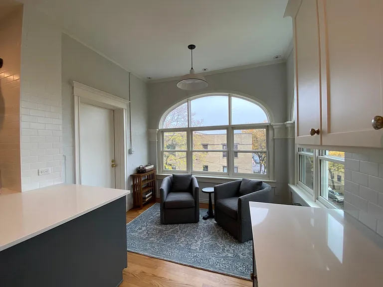 1059 W Oakdale Ave #3 — Photo 8