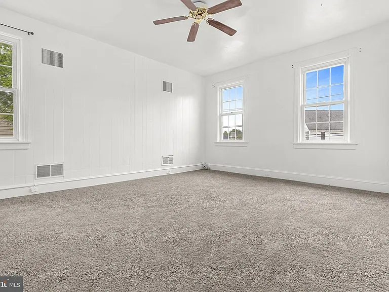 224 E Washington St — Photo 15