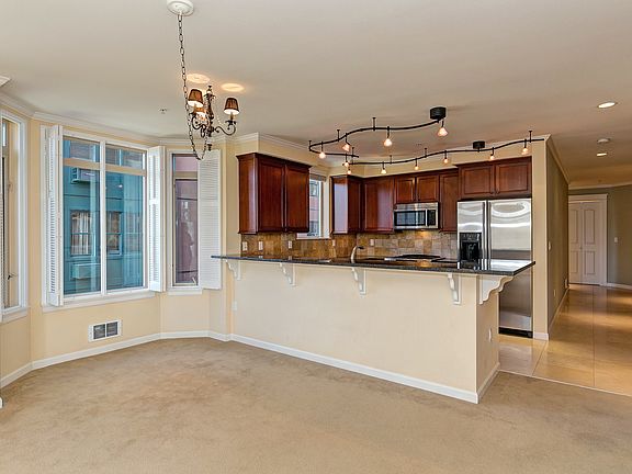 Breakfast nook, open kitchen