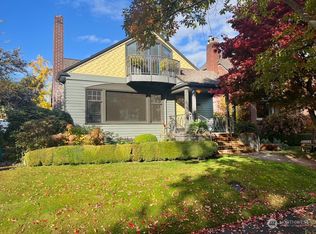 7249 W Green Lake Dr N, Seattle, WA 98103