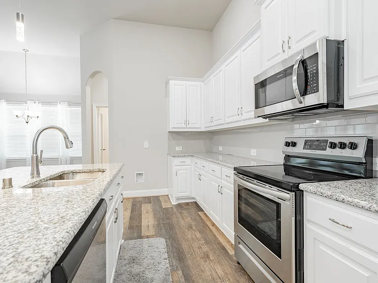 524 Crabapple Dr — Photo 3