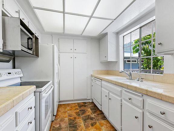 5th image of 230 S Madison Ave APT 204