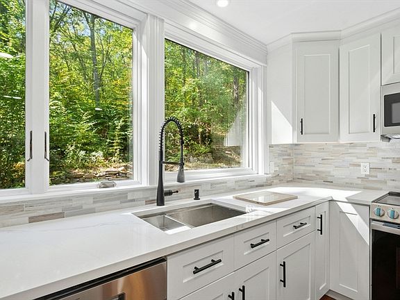 3rd image of 184 Old Bolton Rd