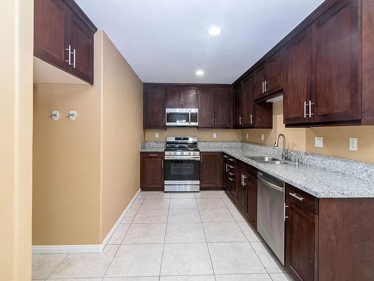 16114 Merrill Ave #4 — Photo 8