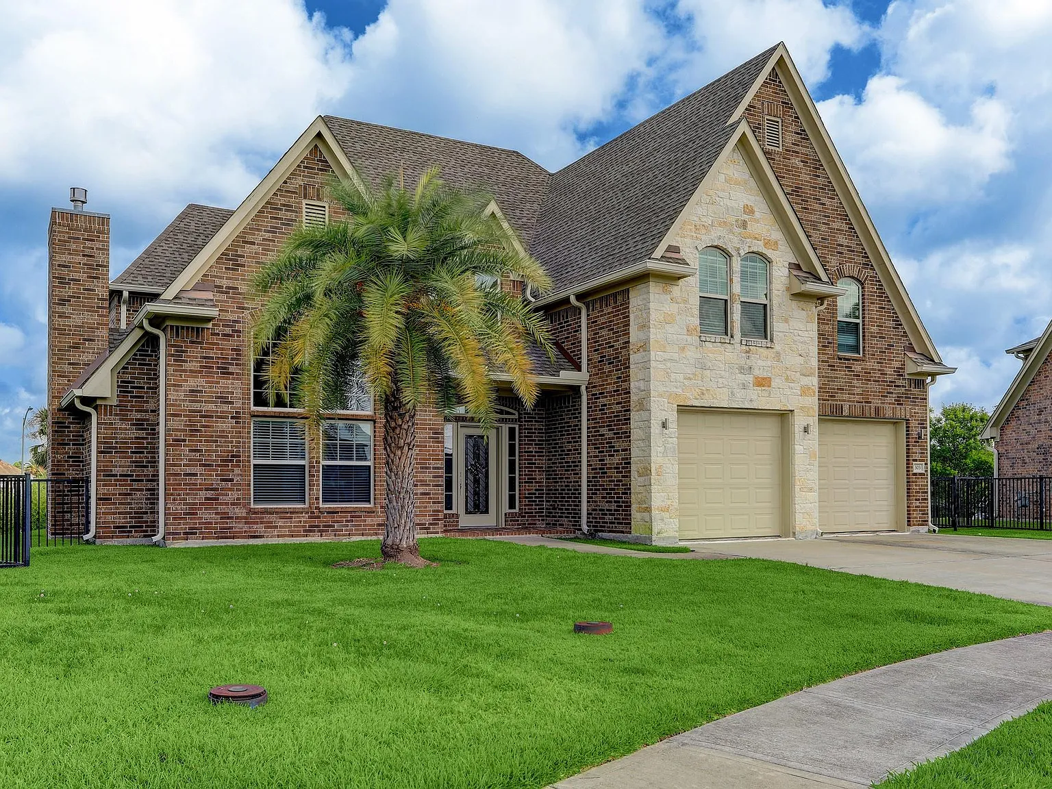 4 bed, 3.5 bath, 3871 sqft, $3,800 — Photo 2