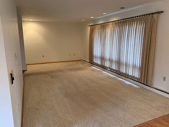 4th image of 105 Crescent Dr