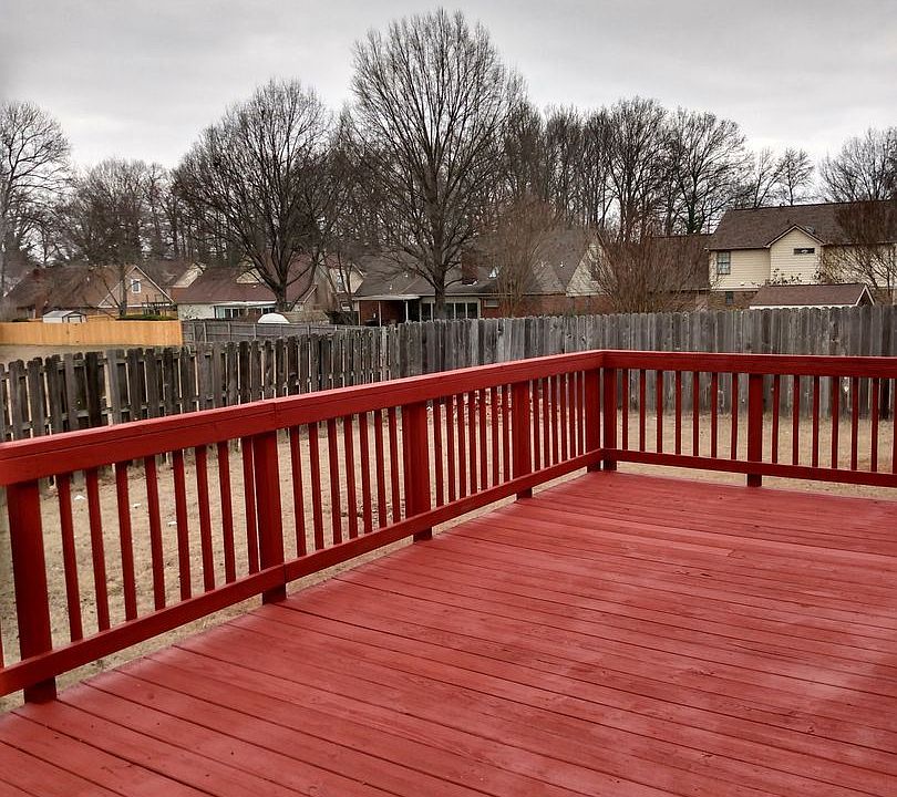 1st image of 2747 Surrey Park Dr