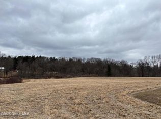 233 Mammoth Spring Rd, Rensselaer, NY 12144