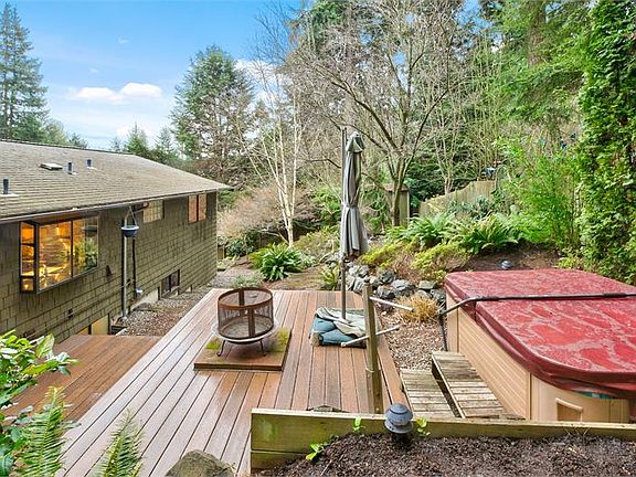 3rd image of 405 N 181st Ct