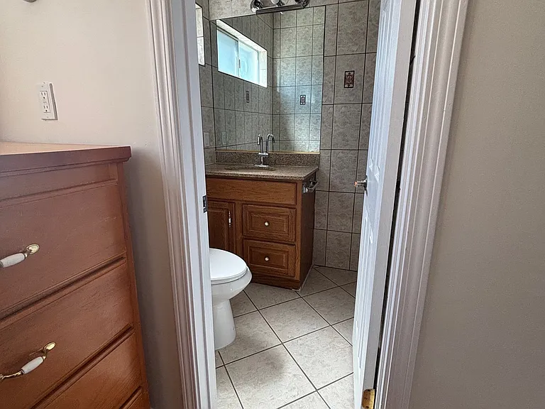 221 N Commonwealth Ave — Photo 16