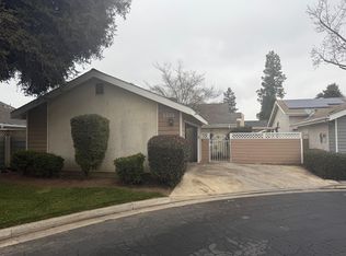 1338 E Castlecrest Ave, Visalia, CA 93292