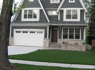 977 S Hillside Ave, Elmhurst, IL 60126