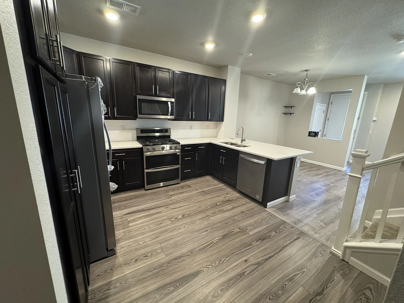 4 bed, 1890 sqft, $2,900 — Photo 2