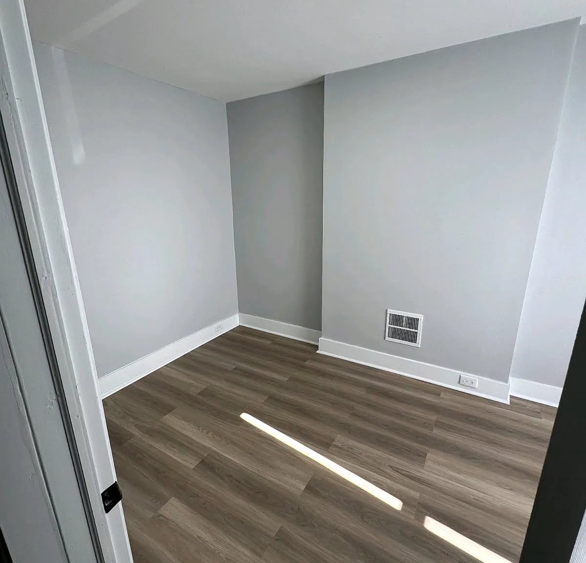 3 bed, 1200 sqft, $2,000 — Photo 3