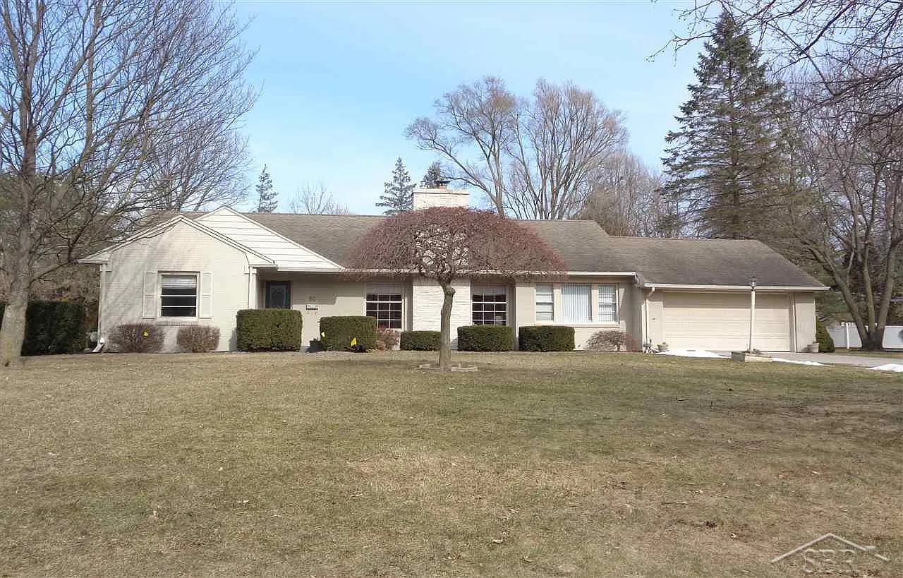55 Davis Dr photo 1