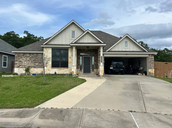 2121 Stubbs Dr, Bryan, TX 77807