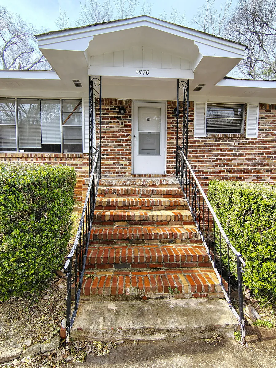 Building Photo - 1676 Pine Ave SW