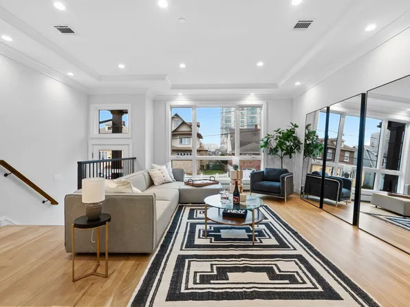 697B Hillside Ave, Cliffside Park, NJ 07010