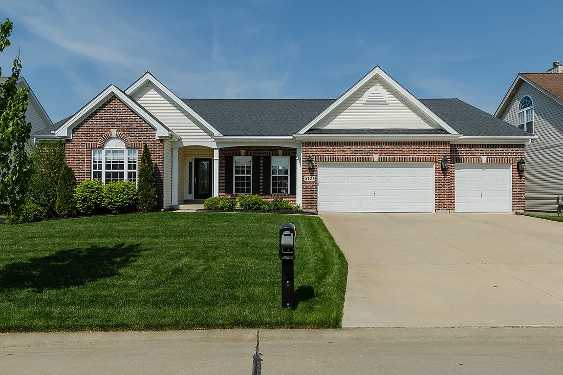 3121 Brook Hollow Dr photo 1