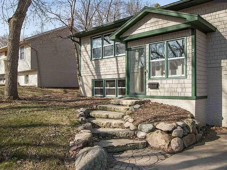 21 Highland Dr — Photo 2