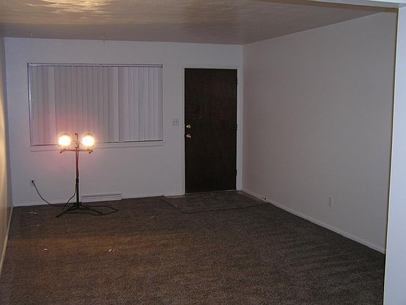 3rd image of 1618 8th St W