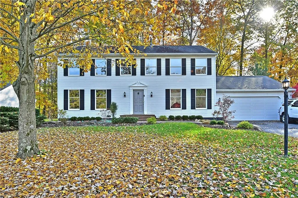 9072 Briarbrook Dr NE photo 1