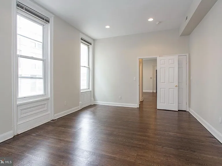 641 N 15th St #4 — Photo 8