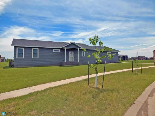 4642 39th Ave N, Fargo, ND 58102