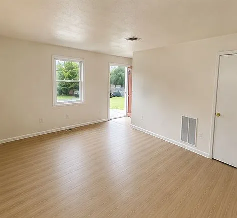 301 E Augusta Ave #303 — Photo 2