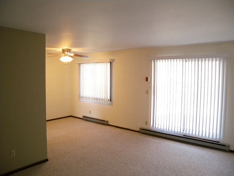 2603 N University Dr — Photo 3