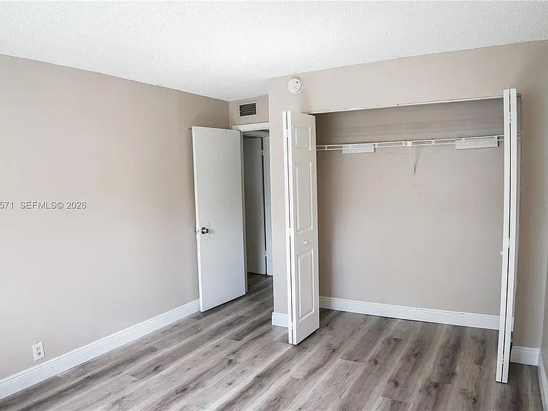 4240 Woodside Dr — Photo 13